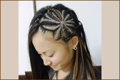 フラワー型の編み込みコーンロウ