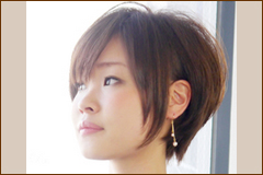 前下がりの耳かけショートアレンジ